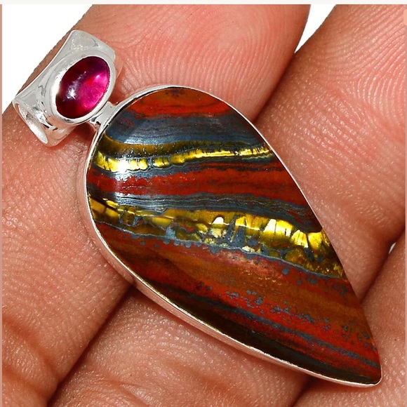 Jewelry - Chatoyant Tiger and garnet silver pendant